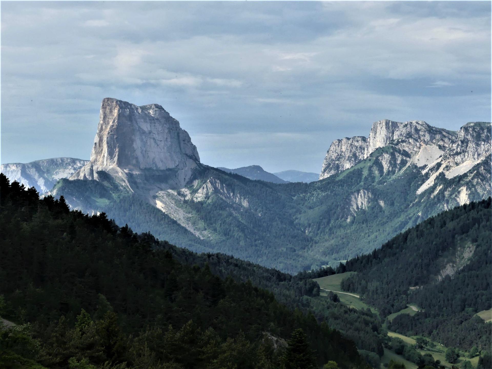 P1200946 r